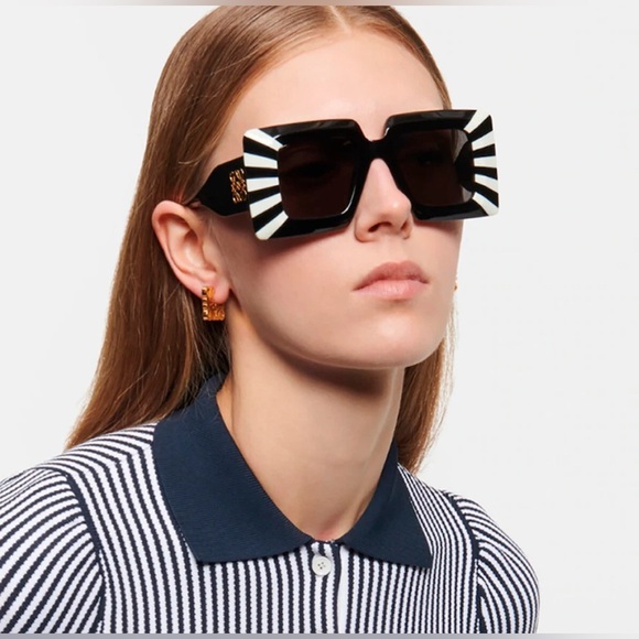 LOEWE LW40090I Women's Squared Sunglasses Eyewear Black White
